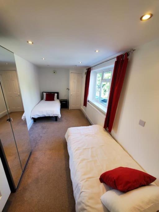 Central Windsor 2 Bedroom Flat With Free Parking Екстериор снимка