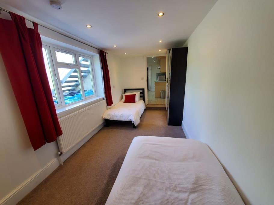 Central Windsor 2 Bedroom Flat With Free Parking Екстериор снимка