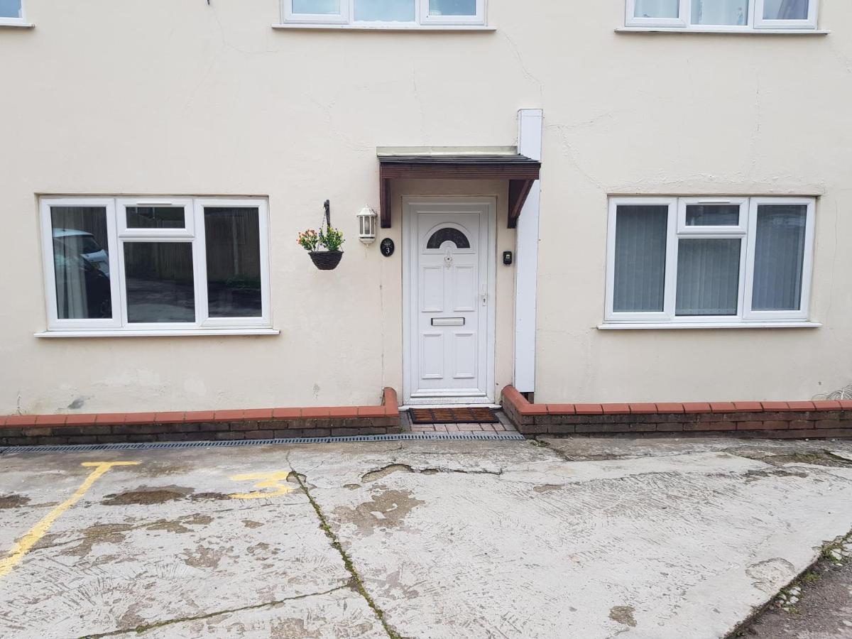 Central Windsor 2 Bedroom Flat With Free Parking Екстериор снимка
