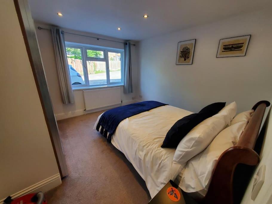 Central Windsor 2 Bedroom Flat With Free Parking Екстериор снимка