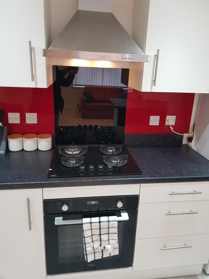 Central Windsor 2 Bedroom Flat With Free Parking Екстериор снимка