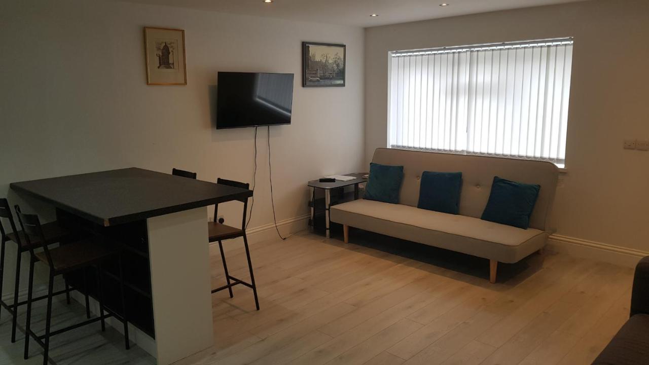 Central Windsor 2 Bedroom Flat With Free Parking Екстериор снимка